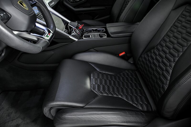 Used 2021 Lamborghini Urus AWD/4WD image 21