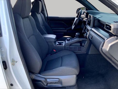 Used 2025 Toyota 4Runner SR5 AWD/4WD image 9