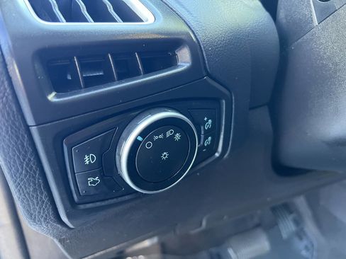 Used 2017 Ford Focus SEL w/ Cold Weather Package FWD image 23