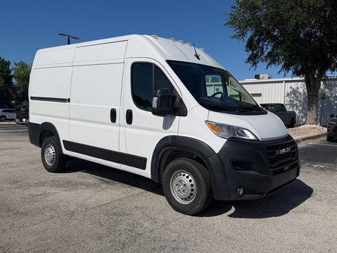 Used 2024 RAM ProMaster 2500 w/ Convenience Group FWD image 10