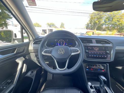 Certified 2022 Volkswagen Tiguan SE w/ Panoramic Sunroof Package image 14