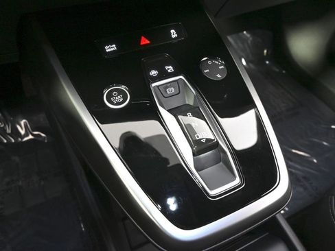 Used 2022 Audi Q4 e-tron Prestige image 32