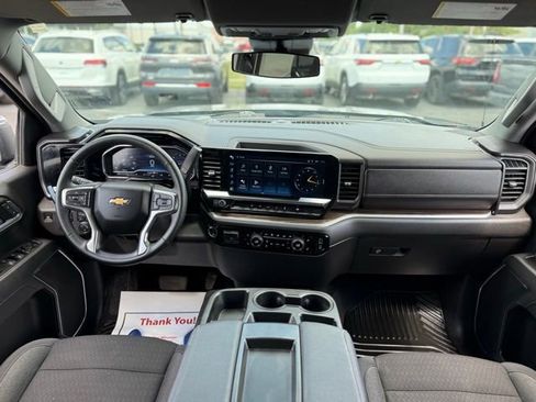 Used 2025 Chevrolet Silverado 1500 LT image 3