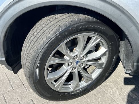 Used 2022 Ford Explorer XLT w/ Equipment Group 202A image 28