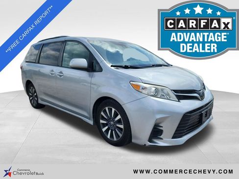 Used 2019 Toyota Sienna LE AWD/4WD image 1