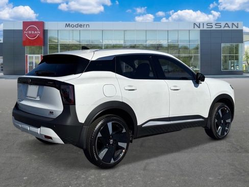 New 2026 Nissan Kicks SR w/ SR Premium Package FWD image 5