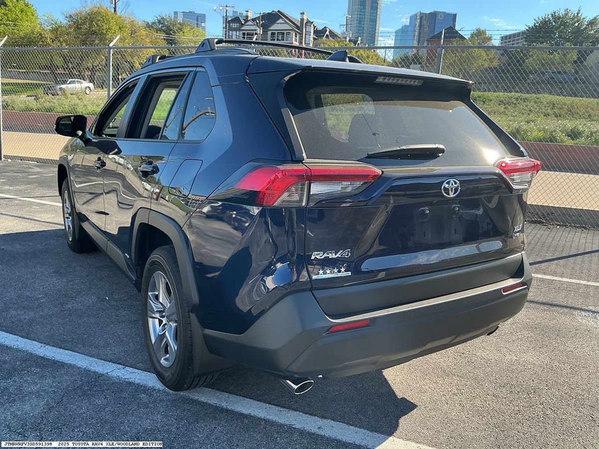 Used 2025 Toyota RAV4 XLE AWD/4WD image 4