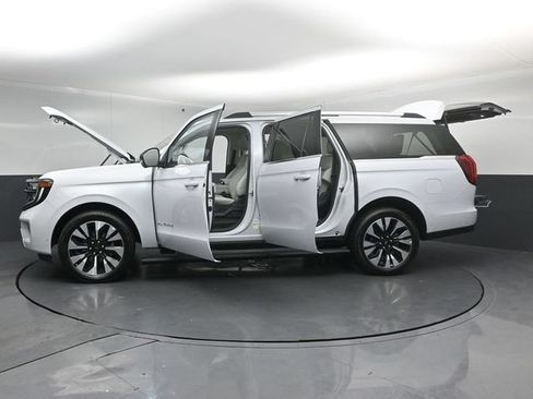 Certified 2025 Ford Expedition Max Platinum w/ Driver's Package AWD/4WD image 57