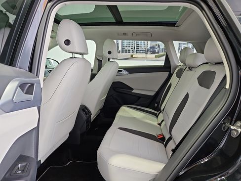 New 2026 Volkswagen Taos SE image 10