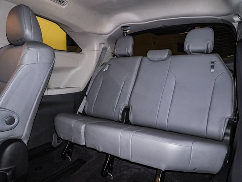 Used 2022 Toyota Sienna XLE w/ Protection Package (TMS) AWD/4WD image 18