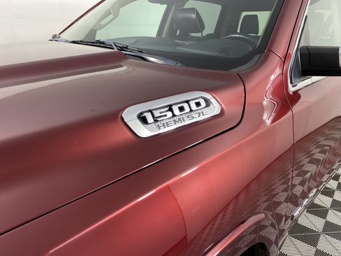 Used 2019 RAM 1500 Laramie AWD/4WD image 12