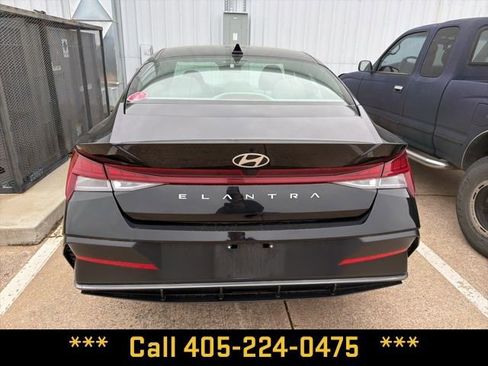 Used 2025 Hyundai Elantra SEL FWD image 16