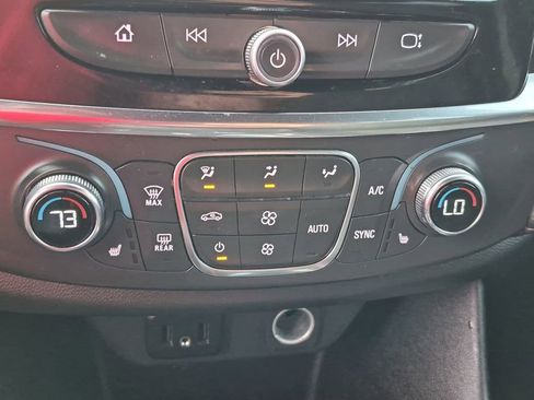Used 2023 Chevrolet Traverse LT FWD image 18