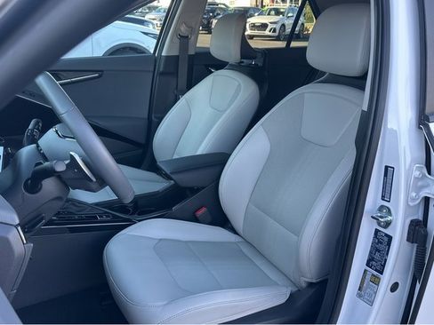 Certified 2025 Kia Niro EX image 14