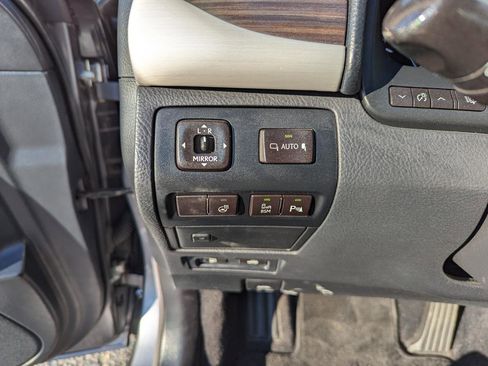 Used 2013 Lexus LS 460 AWD w/ Comfort Pkg image 13