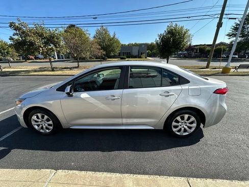 Certified 2022 Toyota Corolla LE image 5