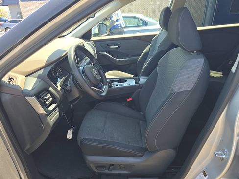 Used 2022 Nissan Rogue SV FWD image 11