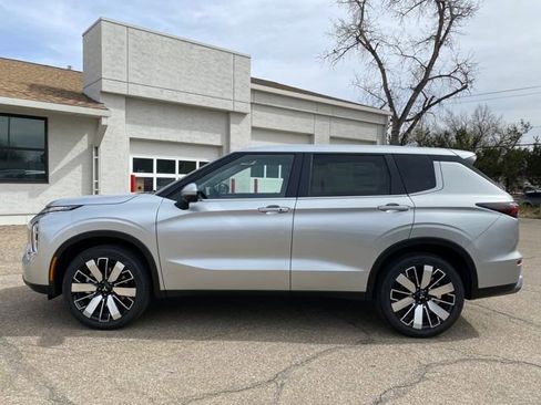 New 2026 Mitsubishi Outlander SE AWD/4WD image 2