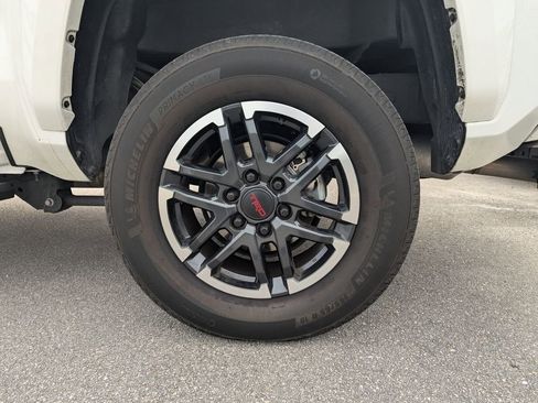 Used 2024 Toyota Tacoma TRD Sport w/ TRD Sport Upgrade Package image 15