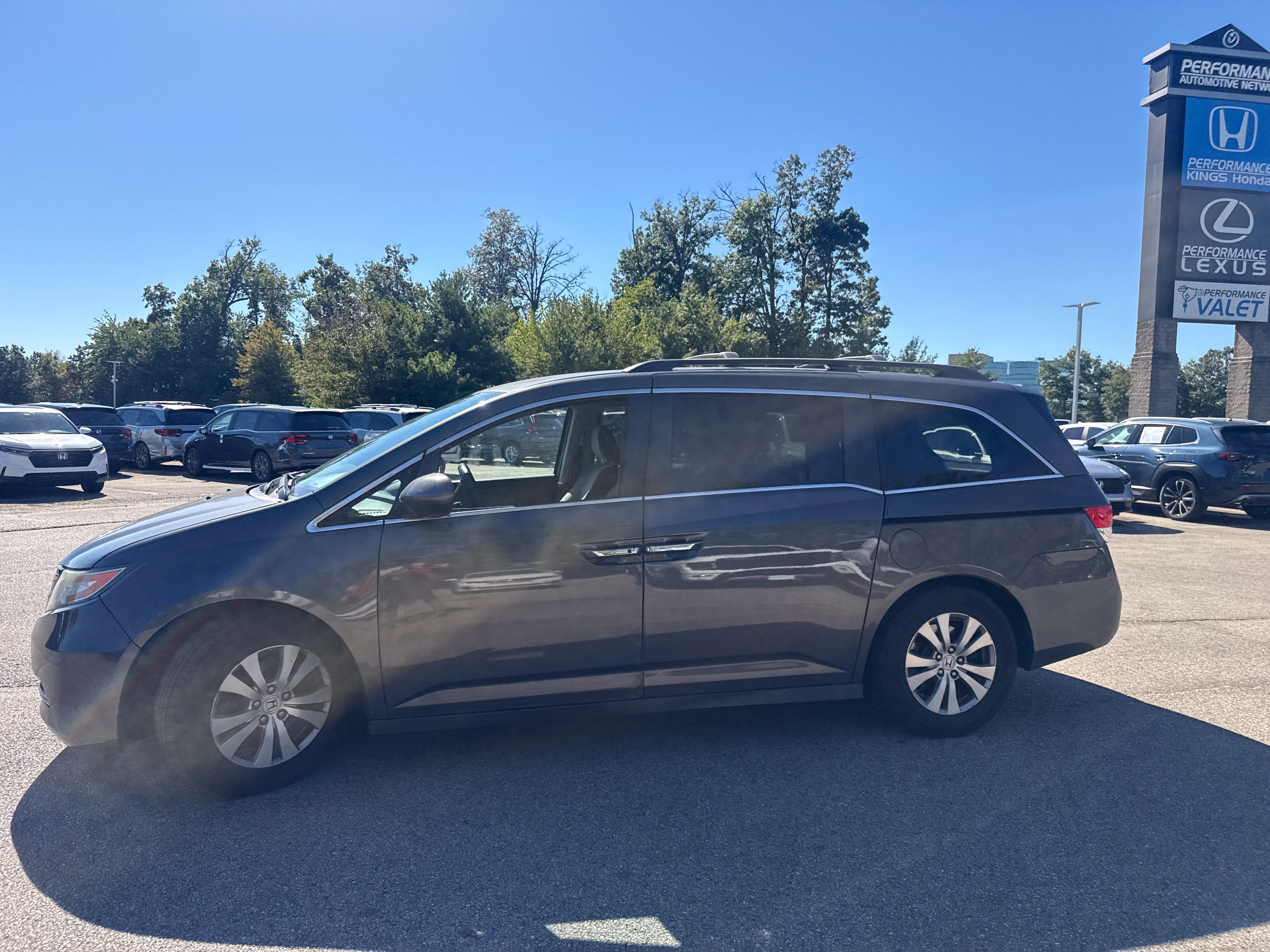 Used 2016 Honda Odyssey SE image 11