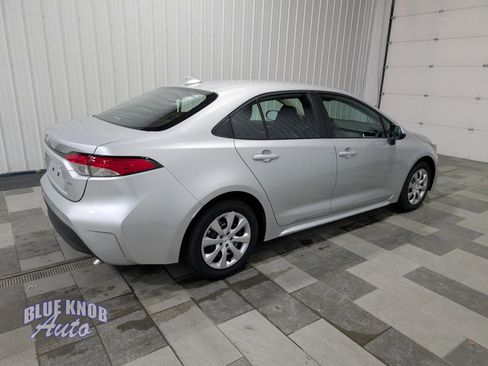 Used 2025 Toyota Corolla LE image 4