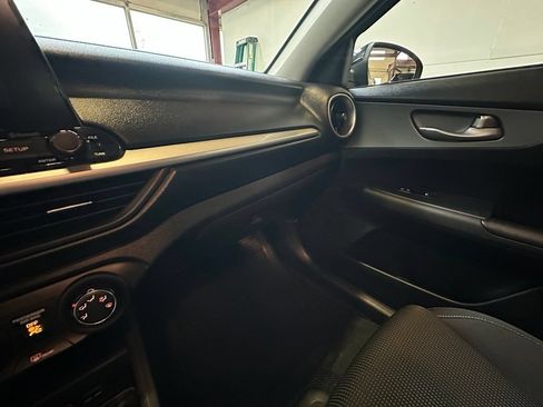 Used 2021 Kia Forte LXS FWD image 19