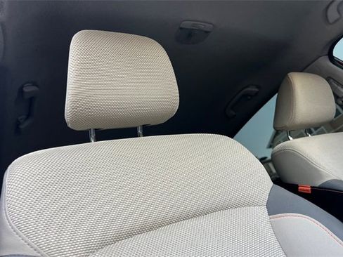 Used 2017 Subaru Crosstrek 2.0i Premium image 18