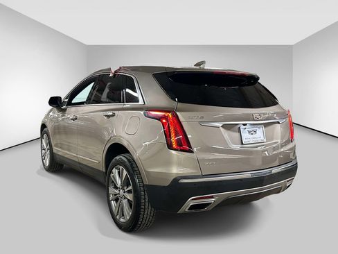Used 2023 Cadillac XT5 Premium Luxury AWD/4WD image 2