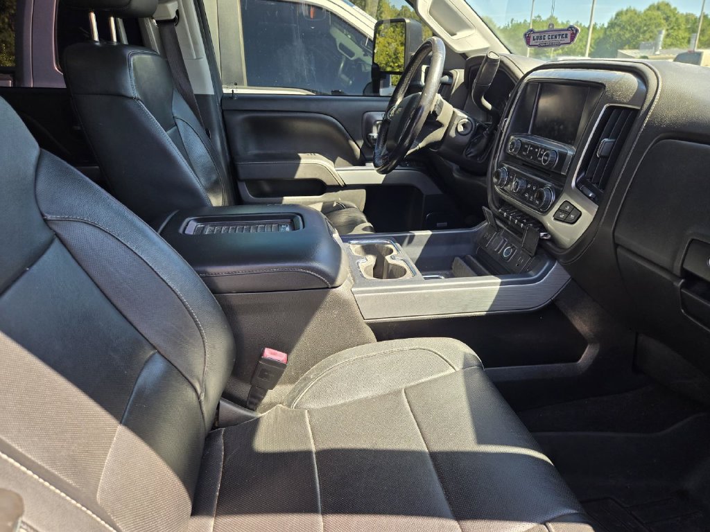 Used 2017 Chevrolet Silverado 1500 LTZ Z71 w/ LTZ Plus Package AWD/4WD image 5