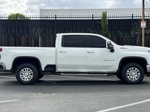 Used 2024 Chevrolet Silverado 2500 LTZ w/ LTZ Convenience Package image 3