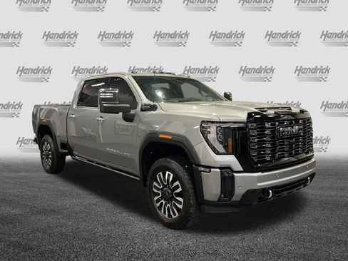 Used 2025 GMC Sierra 2500 Denali Ultimate image 2