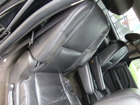 Used 2011 Cadillac Escalade ESV Premium RWD image 6