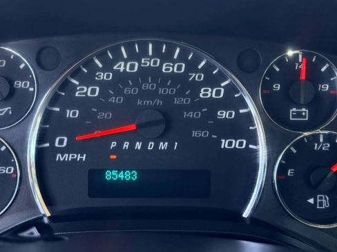 Used 2018 Chevrolet Express 2500 w/ Driver Convenience Package RWD image 19