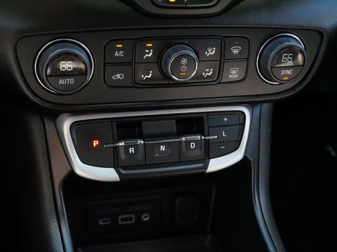 Used 2023 GMC Terrain SLT AWD/4WD image 23