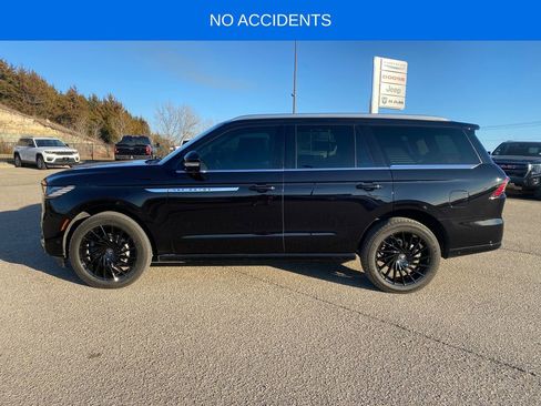 Used 2025 Lincoln Navigator Reserve image 3