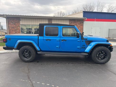 Used 2021 Jeep Gladiator Sport image 2