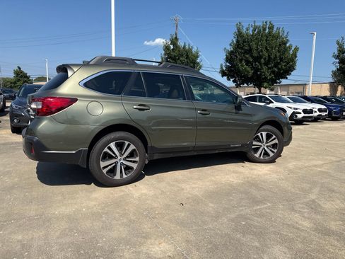 Used 2018 Subaru Outback 2.5i Limited AWD/4WD image 3