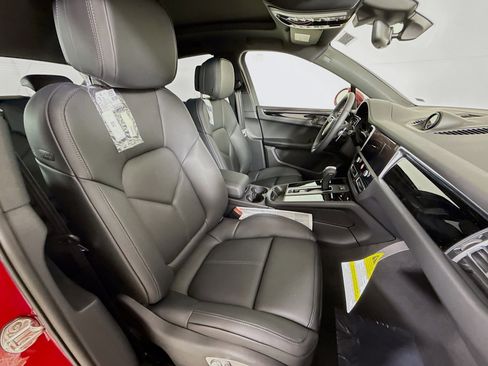 Certified 2025 Porsche Macan image 22