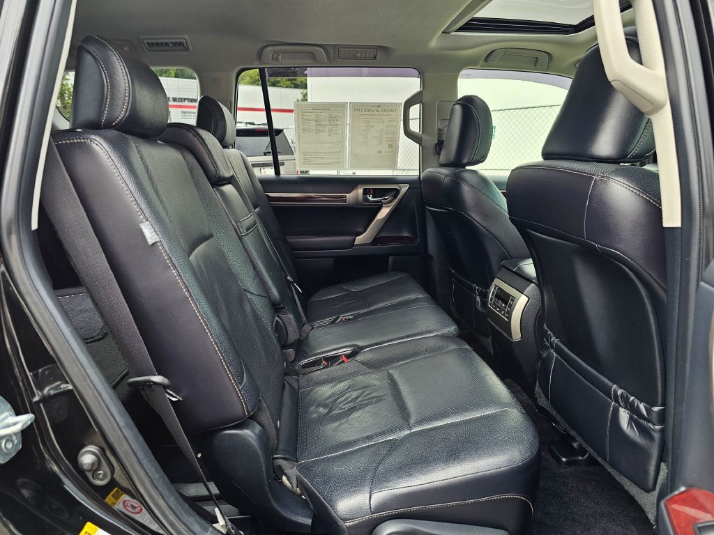 Used 2015 Lexus GX 460 w/ Premium Package AWD/4WD image 12