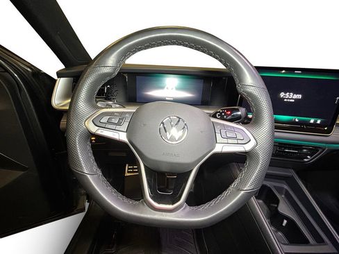 Used 2025 Volkswagen Tiguan SE R-Line AWD/4WD image 13
