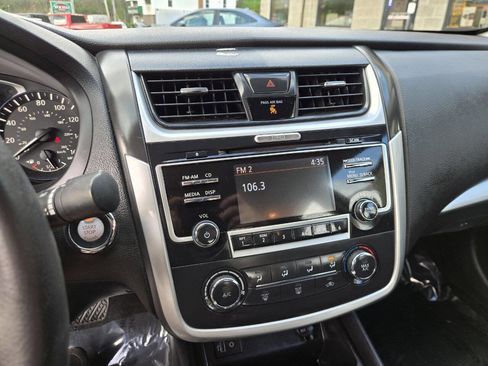 Used 2017 Nissan Altima 2.5 SR w/ Midnight Edition Package FWD image 14