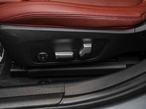 Used 2024 BMW 330i Sedan w/ Premium Package RWD image 19