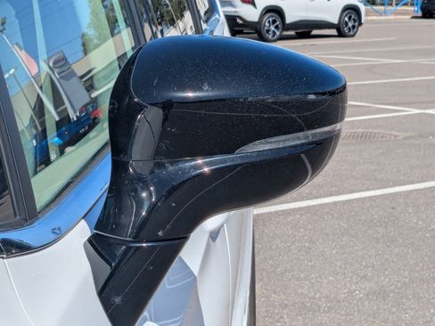 Used 2024 Chrysler Pacifica Touring-L image 11