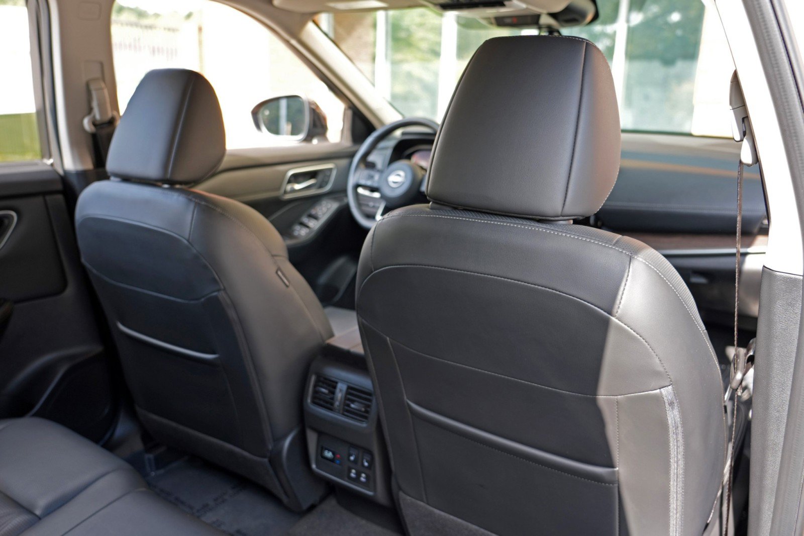 Used 2024 Nissan Rogue Platinum w/ Platinum Premium Package FWD image 36