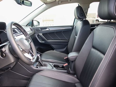 Used 2022 Volkswagen Tiguan SE image 17