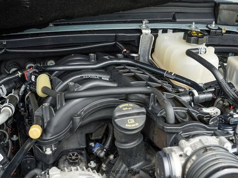 Used 2023 Jeep Gladiator Sport AWD/4WD image 19
