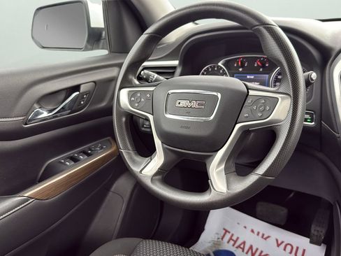 Used 2023 GMC Acadia SLE image 13