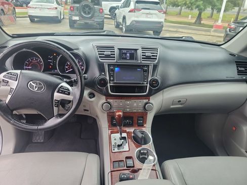 Used 2013 Toyota Highlander Limited image 19
