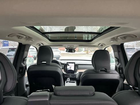 Certified 2025 Volvo XC90 B6 Plus image 30