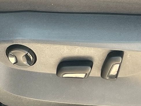 Used 2022 Volkswagen Tiguan SE FWD image 6